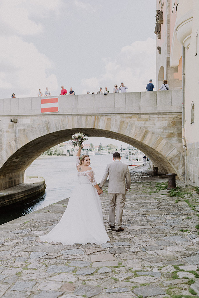 Brautpaar an der Donau